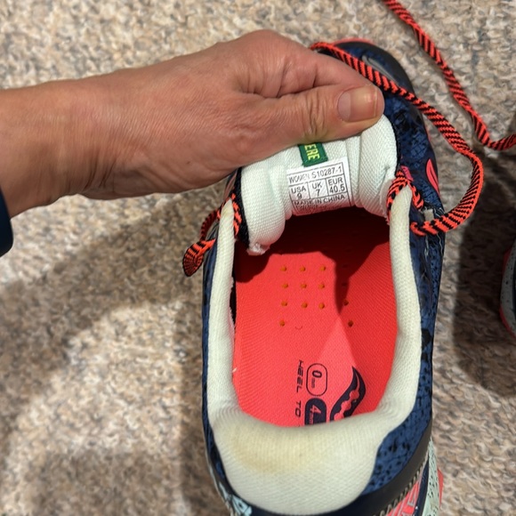 EUC trail running shoes.Saucony Nomad TR. women’s sz 9. Offers welcome - Picture 5 of 5